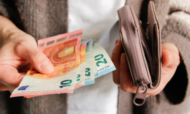 Siete de cada diez españoles usan efectivo para controlar sus finanzas